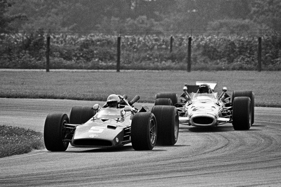 Unser leads Andretti  USAC 1968